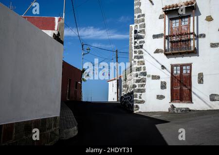 Weiß getünchte Steinmauern eines alten Hauses im Dorf Chiguergue, Guia de Isora, Teneriffa, Kanarische Inseln, Spanien Stockfoto