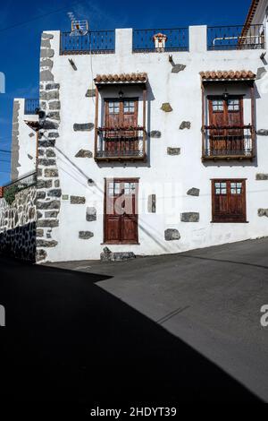 Weiß getünchte Steinmauern eines alten Hauses im Dorf Chiguergue, Guia de Isora, Teneriffa, Kanarische Inseln, Spanien Stockfoto