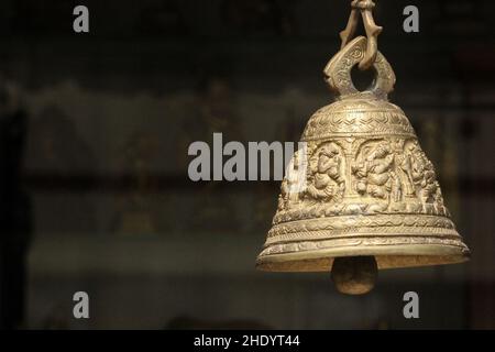 Heilige Glocke hängt im Tempel . Stockfoto