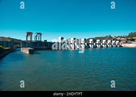 Crestuma-Hebelsperre, Fluss Douro, Portugal Stockfoto