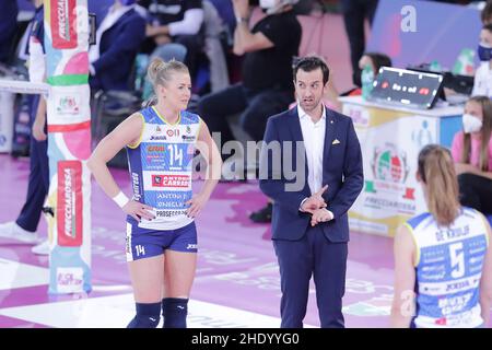 Palazzo dello Sport, Roma, Italien, 06. Januar 2022, Joanna Wolosz (Conegliano) und Trainer Daniele Santarelli (Conegliano) während des Imoco Volley Conegli Stockfoto