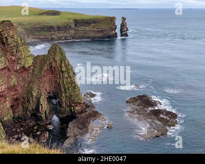 Duncansby Head, der nordöstlichste Teil des schottischen und britischen Hauptlandes, etwas nordöstlich von John o' Groats in Caithness, nordöstlich Stockfoto