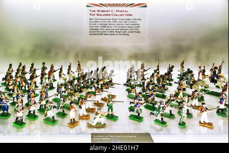 Rochester, New York, USA. 16. Dezember 2021. Teil der Robert C. Postal Toy Soldier Collection im Strong Museum of Play in Rochester, NY Stockfoto