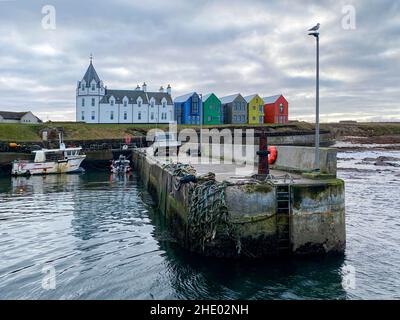 John o' Groat's House (jetzt ein Hotel) im John o'Groats in Caithness an der Nordküste Schottlands. John o' Groats liegt auf dem britischen Nordenmeister Stockfoto