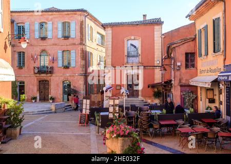 Frankreich, Vaucluse, Parc Naturel Regional du Luberon (Luberon Natural Regional Park), Roussillon, bezeichnet als Les Plus Beaux Villages de France (die meisten B Stockfoto