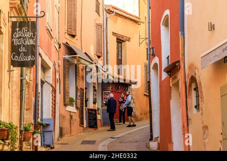 Frankreich, Vaucluse, Parc Naturel Regional du Luberon (Luberon Natural Regional Park), Roussillon, bezeichnet als Les Plus Beaux Villages de France (die meisten B Stockfoto