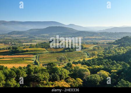 Frankreich, Vaucluse, Parc Naturel Regional du Luberon (Luberon Natural Regional Park), Roussillon, bezeichnet als Les Plus Beaux Villages de France (die meisten B Stockfoto