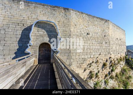 Frankreich, Vaucluse, Parc Naturel Regional du Luberon (Naturpark Luberon), Lacoste, das Chateau de Lacoste, das zum Marquis de S gehörte Stockfoto