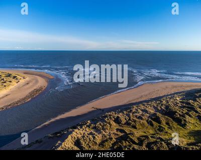 Die Ythan-Mündung des Flusses Ythan am Newburgh Beach in Aberdeenshire, Schottland, mit Sandstränden und Sanddünen Stockfoto