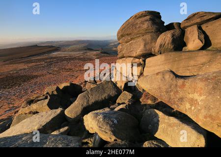 Der Blick vom Higger Tor auf das Hathersage Moor im Peak District National Park, South Yorkshir, England Stockfoto