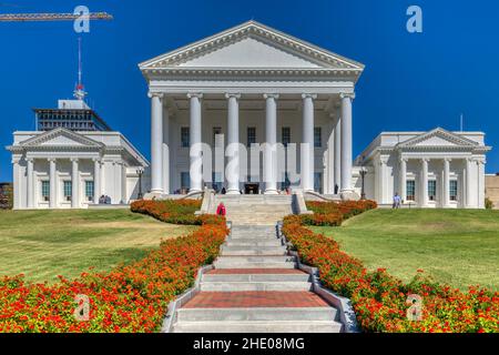 Das Virginia State Capitol, entworfen von Thomas Jefferson, hat eine interne, nicht externe Kuppel. Stockfoto