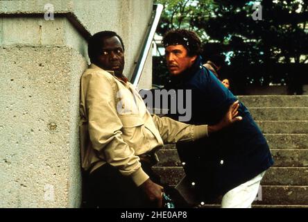 A2598: 1988.SZENE AUS DEM FILM 'Shoot to Kill'.SIDNEY POITIER MIT Tom Berenger.BEREITGESTELLT VON (Kreditbild: Ã‚© Globe Photos/ZUMA Wire) Stockfoto