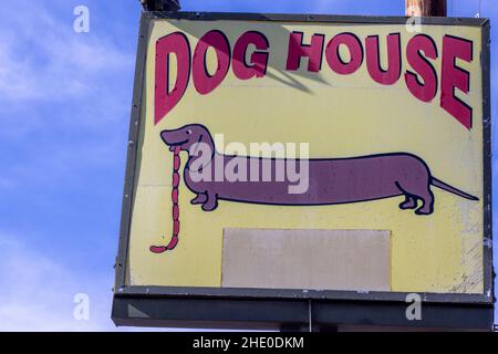 Das Hundehaus fährt im Restaurant auf der Route 66 in Albuquerque, New Mexico. In den Folgen von Breaking Bad und Better Call Saul. Stockfoto