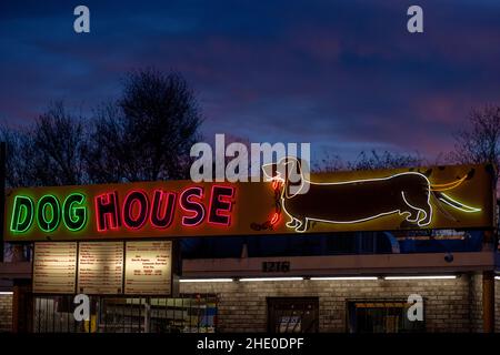 Das Hundehaus fährt im Restaurant auf der Route 66 in Albuquerque, New Mexico. In den Folgen von Breaking Bad und Better Call Saul. Stockfoto