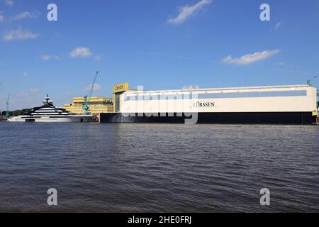 Die Meagyacht Nord wird am 19. Juni 2021 in Lemwerder auf der Werft vertäut. Stockfoto