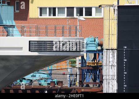 Die Meagyacht Nord wird am 19. Juni 2021 in Lemwerder auf der Werft vertäut. Stockfoto