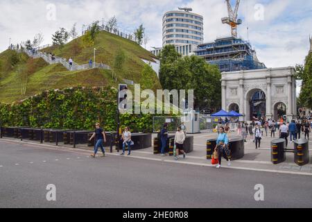 The Marble Arch Mound in Central London, Großbritannien, August 2021. Stockfoto