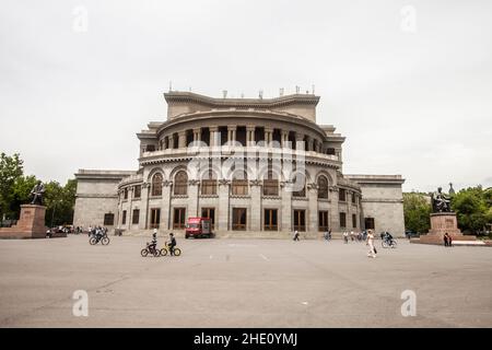 Blick auf Oper und Ballett Nationales Akademisches Theater, Alexander Spendiaryan in Eriwan, Armenien Stockfoto