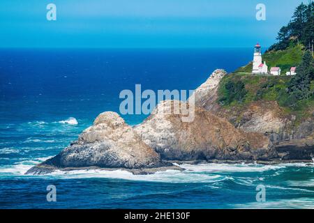 Heceta Head Lighthouse; Heceta Head Lighthouse State Scenic Viewpoint; zwischen Yachats und Florenz; Pazifischer Ozean; Küste von Oregon; USA Stockfoto