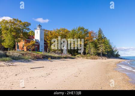 Rogers City, Michigan, USA - 23. Oktober 2021: Der Leuchtturm von 40 Mile Point Stockfoto