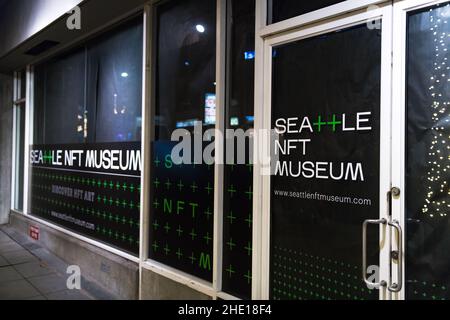 Seattle, USA. 7 Januar 2022. Seattle’s neues NFT Museum im Belltown Viertel, 2123-B 1st Ave. Das neue digitale Museum soll am 14th. Januar nördlich der Innenstadt eröffnet werden. Nicht-fungible Token-digitale Kunst hat im vergangenen Jahr erheblich zugenommen, einige Stücke verkaufen sich für Millionen von Dollar. Quelle: James Anderson/Alamy Live News Stockfoto