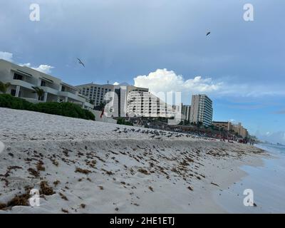 Cancun, Quintana Roo, Mexiko - 18. Dezember 2021: Iberostar Resort in Cancun. Luxuriöses All-Inclusive-Resort in Cancuns Hotelzone. Stockfoto