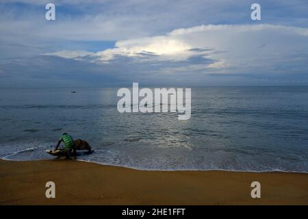 Sri Lanka Chilaw Karukupane - Karukupane Beach Rückkehr Fischerboot Stockfoto