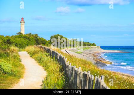 Selektiver Fokus auf einen alten Leuchtturm von Phare des Baleines Ile de Re, Frankreich Stockfoto