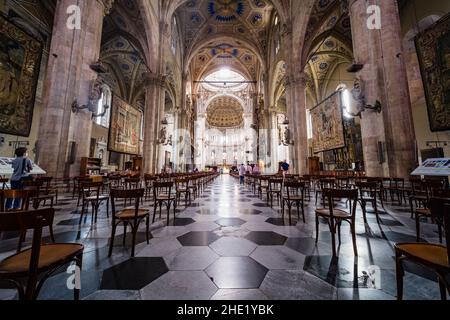 Im Inneren der Kathedrale von Como, Cattedrale di Santa Maria Assunta, Duomo di Como, die katholische Kathedrale der Stadt. Stockfoto