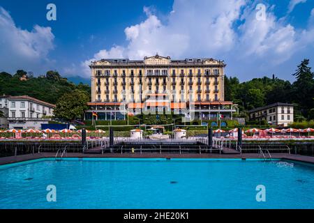 Das Grand Hotel Tremezzo liegt am See des Comer Sees und wurde Anfang des 20th. Jahrhunderts erbaut. Stockfoto