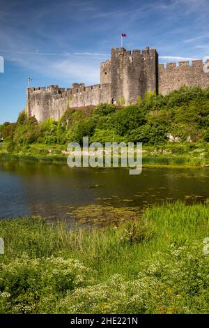 Großbritannien, Wales, Pembrokeshire, Pembroke, Castle vom alten Monkton Quay Stockfoto