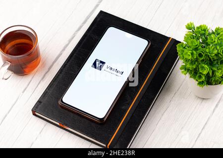 West Bangal, Indien - 15. Dezember 2021 : Freizügigkeitslogo auf Telefonbildschirm Stock image. Stockfoto