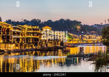 Abend in der antiken Stadt Fenghuang, Provinz Hunan, China Stockfoto