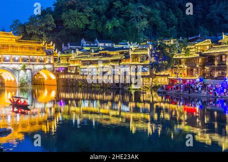 Abend in der antiken Stadt Fenghuang, Provinz Hunan, China Stockfoto