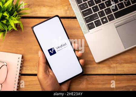 West Bangal, Indien - 15. Dezember 2021 : Freizügigkeitslogo auf Telefonbildschirm Stock image. Stockfoto