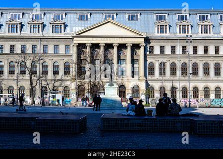 Bukarest, Rumänien, 22. November 2020 - Hauptgebäude der Universität Bukarest in Piata Universitatii (Universitatii-Platz) im Stadtzentrum Stockfoto