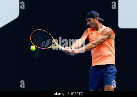 RAFAEL NADAL (ESP) übt am 3. Platz bei den Australian Open 2022 am Samstag, den 2022. Januar im Melbourne Park Stockfoto