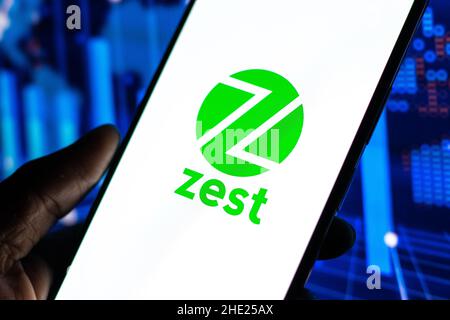 West Bangal, Indien - 7. Januar 2022 : ZestMoney-Logo auf Telefonbildschirm Stock Bild. Stockfoto