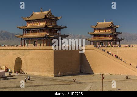 JIAYUGUAN, CHINA - 22. AUGUST 2018:Türme der Festung Jiayuguan, Provinz Gansu, China Stockfoto