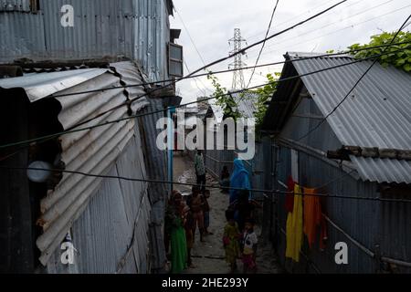 Bangladesch, Dhaka, Duari para am 2021-10-18. Das Slum von Duari para in Dhaka, der Hauptstadt von Bangladesch, beherbergt vor allem Klimafirmigranten aus den Ländern Stockfoto