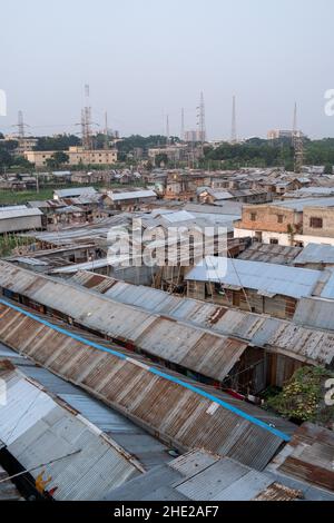 Bangladesch, Dhaka, Duari para am 2021-10-22. Das Slum von Duari para in Dhaka, der Hauptstadt von Bangladesch, beherbergt vor allem Klimafirmigranten aus den Ländern Stockfoto