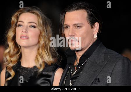 Johnny Depp und Amber Heard, „Black Mass“, BFI London Film Festival, Virgin Atlantic Gala, Odeon Leicester Square, London. VEREINIGTES KÖNIGREICH Stockfoto