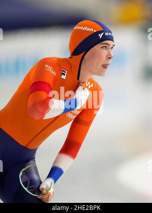 HEERENVEEN, NIEDERLANDE - 8. JANUAR: Dione Voskamp der Niederlande tritt am 500m 8. Januar 2022 während der ISU-Eisschnelllauf-Europameisterschaft 2022 in Thialf in Heerenveen, Niederlande, bei den Frauen an (Foto: Douwe Bijlsma/Orange Picles) Stockfoto