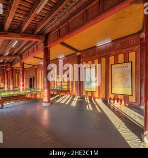Thai Hoa Palast in der Kaiserstadt mit der purpurnen Verbotenen Stadt in der Zitadelle in Hue, Vietnam. Kaiserlicher Königspalast der Nguyen-Dynastie Stockfoto