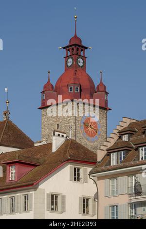Rathaus und Turm in Luzern, Schweiz Stockfoto