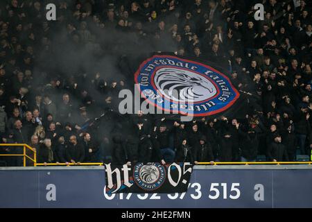 London, Großbritannien. 8th. Januar 2022. LONDON, GROSSBRITANNIEN. JAN 8th Crystal Palace-Fans sehen sich während des Spiels der FA Cup Third Round zwischen Millwall und Crystal Palace am Samstag, den 8th. Januar 2022 im The Den, London, an. (Kredit: Federico Maranesi | MI Nachrichten) Kredit: MI Nachrichten & Sport /Alamy Live Nachrichten Stockfoto