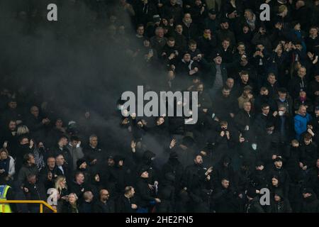 London, Großbritannien. 8th. Januar 2022. LONDON, GROSSBRITANNIEN. JAN 8th Crystal Palace-Fans sehen sich während des Spiels der FA Cup Third Round zwischen Millwall und Crystal Palace am Samstag, den 8th. Januar 2022 im The Den, London, an. (Kredit: Federico Maranesi | MI Nachrichten) Kredit: MI Nachrichten & Sport /Alamy Live Nachrichten Stockfoto