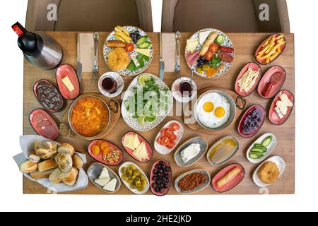 Frühstückstisch. Traditioneller Türkischer Frühstückstisch (Serpme Kahvaltı). Türkisches Frühstück. Stockfoto