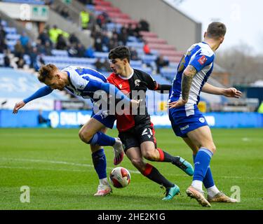 Wigan, Großbritannien. 08th Januar 2022. John Buckley #21 von Blackburn Rovers läuft mit dem Ball in Wigan, Vereinigtes Königreich am 1/8/2022. (Foto von Simon Whitehead/News Images/Sipa USA) Quelle: SIPA USA/Alamy Live News Stockfoto