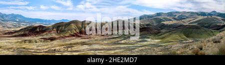 Panoramablick; Painted Hills; geologische Stätte; John Day Fossil Beds National Monument; in der Nähe von Mitchell; Oregon; USA Stockfoto